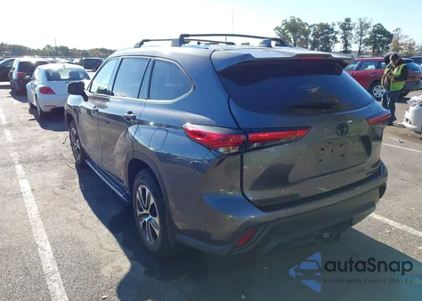 2021 Toyota Highlander Xle z USA, uszkodzony, nr VIN 5TDGZRBH1MS551729